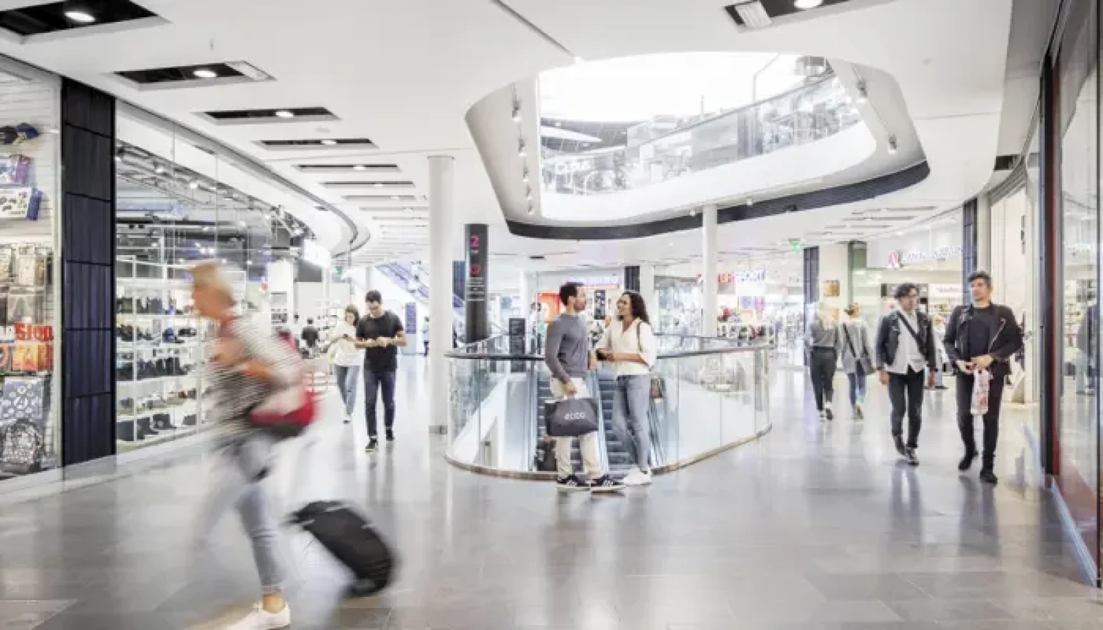 Nouveau complexe commercial Sun Plaza équipé en rideaux d&#039;air chauds Biddle